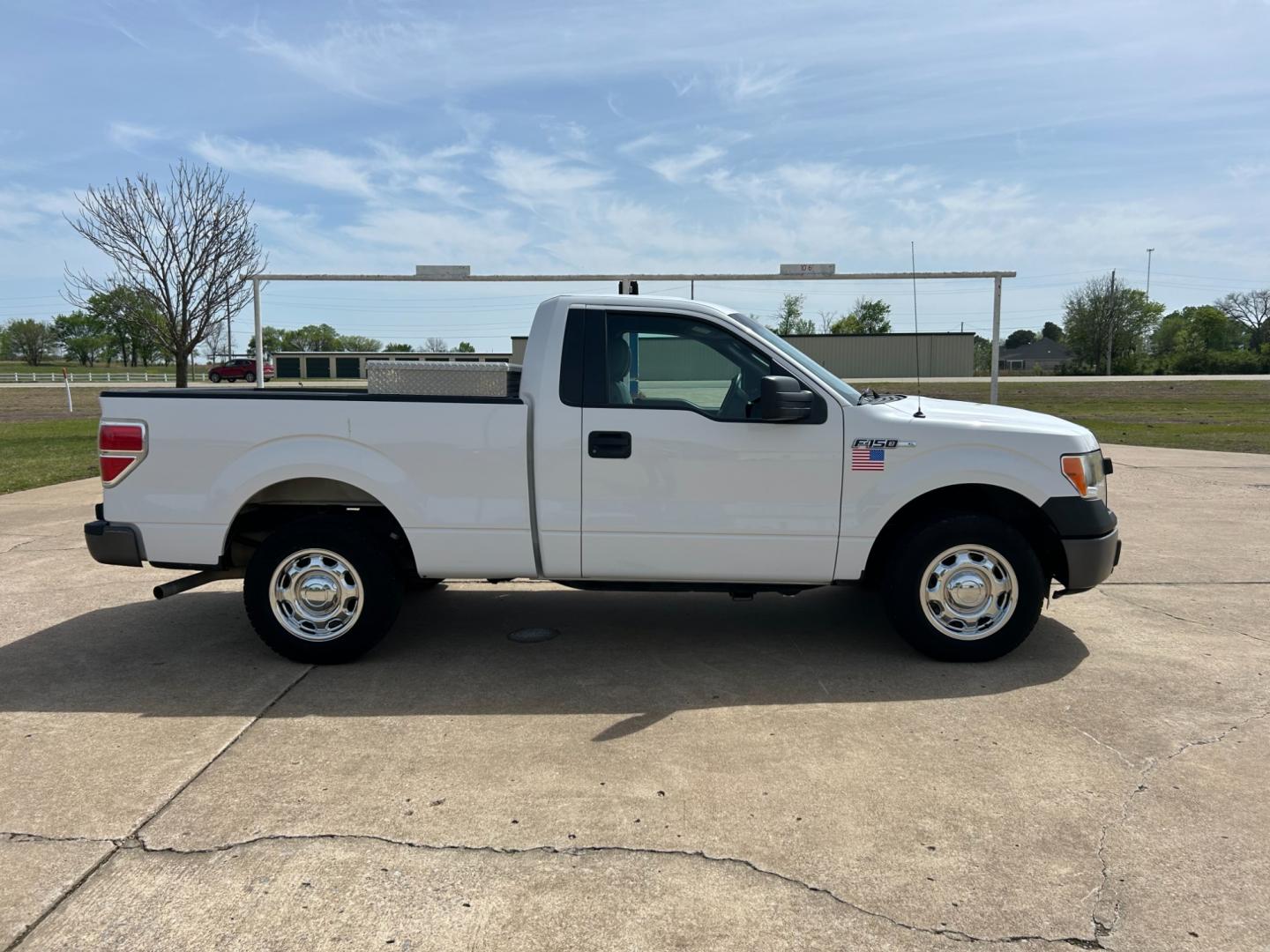 2014 White /Gray Ford F-150 (1FTMF1CM5EK) with an 3.7L V6 DOHC 24V engine, 6-Speed Automatic transmission, located at 17760 Hwy 62, Morris, OK, 74445, (918) 733-4887, 35.609104, -95.877060 - 2014 FORD F-150 XL 6.5-ft. BED HAS A 3.7L V6 ENGINGE, 2WD BI-FUEL (RUNS ON BOTH CNG OR GASOLINE) FEATURES MANUAL WINDOWS, MANUAL LOCKS, MANUAL MIRRORS, AM/FM STEREO, SIRIUS RADIO, CD PLAYER, AUXILLIARY PORT, CRUISE CONTROL, TRACTION CONTROL, MULTI-FUNCTIONING STEERING WHEEL CONTROLS, BEDLINER. IT RU - Photo#3